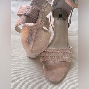 White Mountain Strappy Heeled Sandals Metallic Rose Gold size 7.5